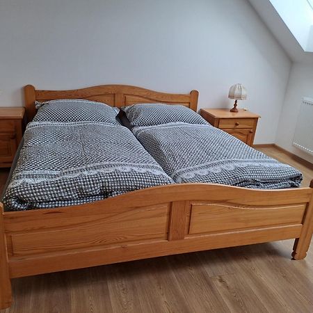 Pension Na Statku- Konsky Apartman Malenitz エクステリア 写真