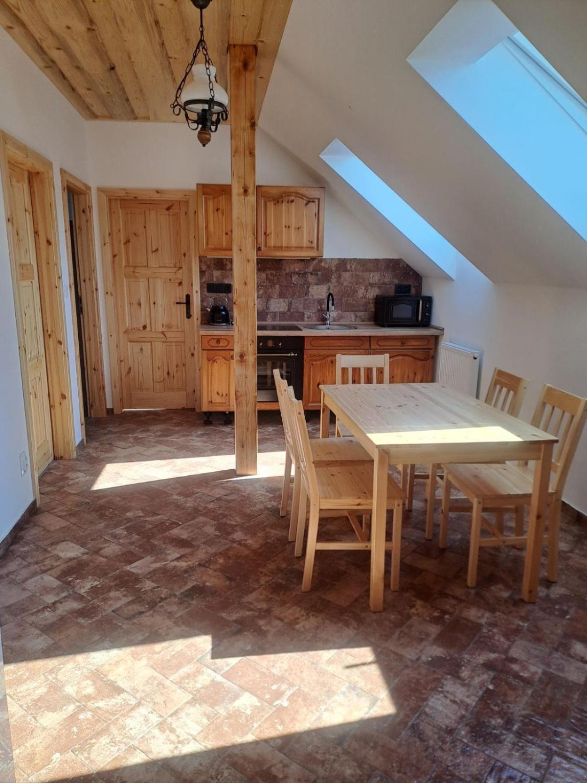 Pension Na Statku- Konsky Apartman Malenitz エクステリア 写真